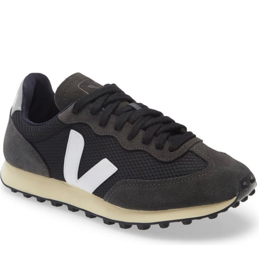 Veja Sneakers. Black. Size 6/37 Excellent condition